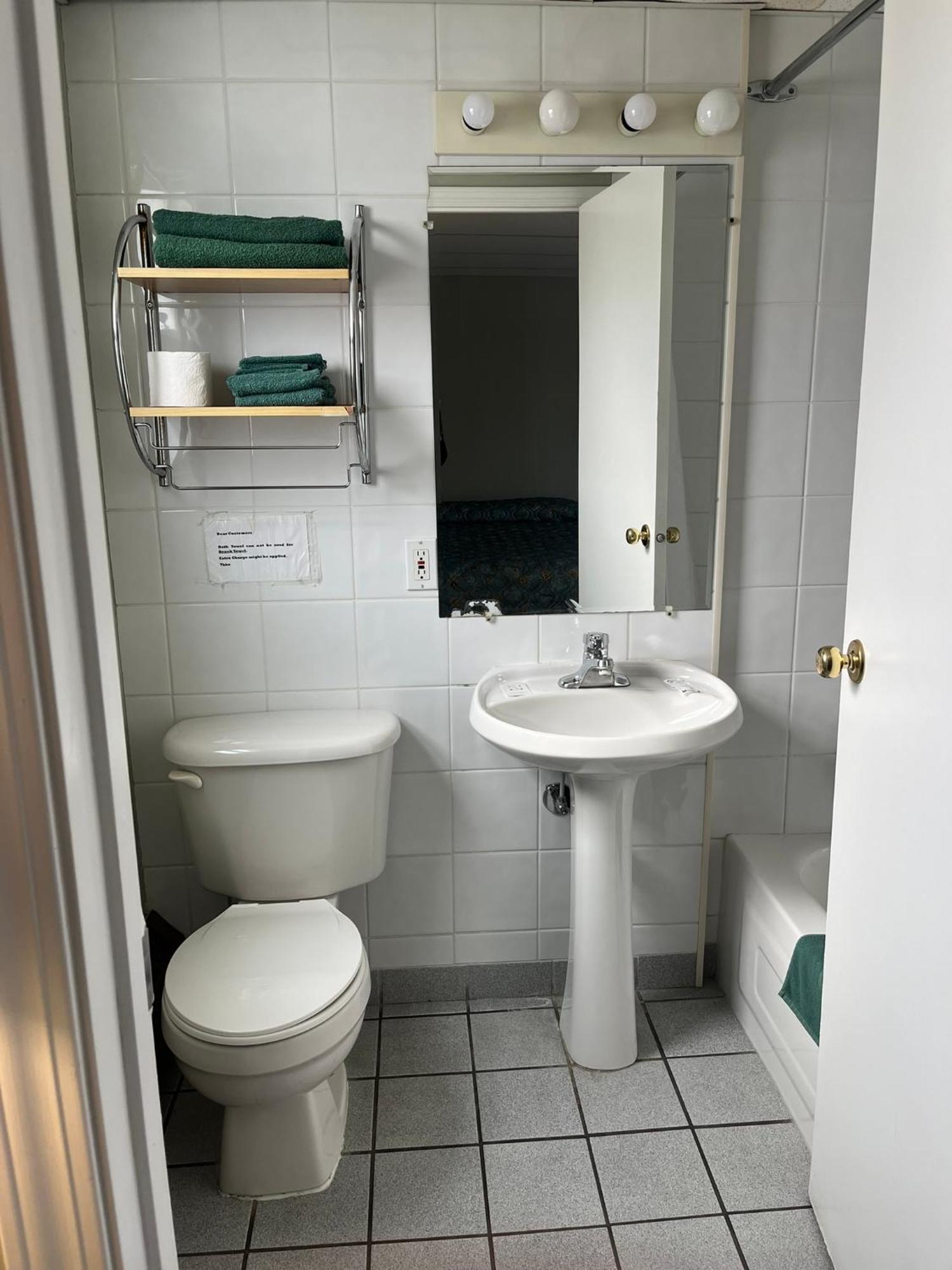 Raccoon Lodge Motel Sylvan Lake Phòng bức ảnh