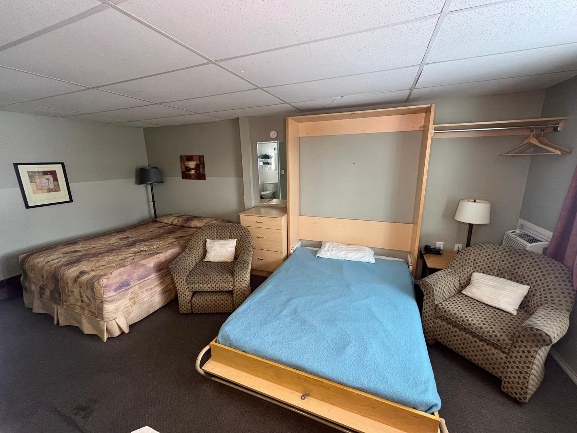 Raccoon Lodge Motel Sylvan Lake Phòng bức ảnh