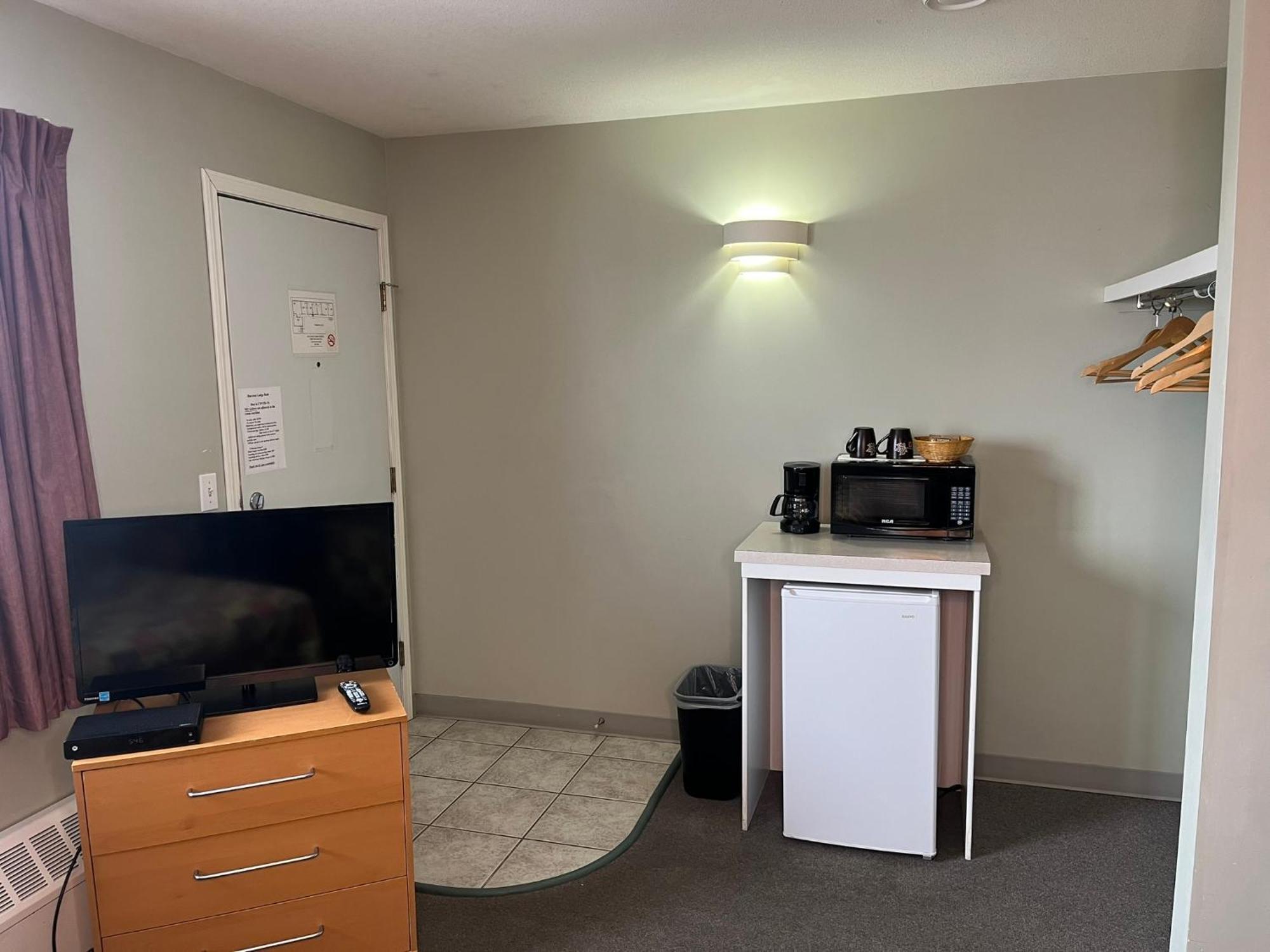 Raccoon Lodge Motel Sylvan Lake Phòng bức ảnh