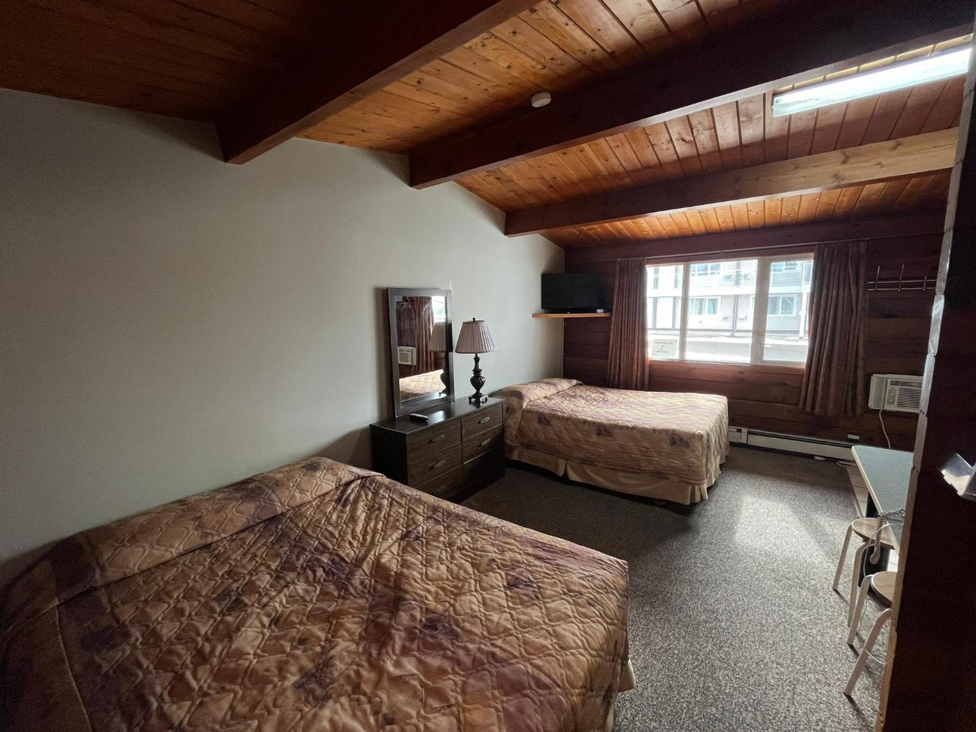 Raccoon Lodge Motel Sylvan Lake Ngoại thất bức ảnh