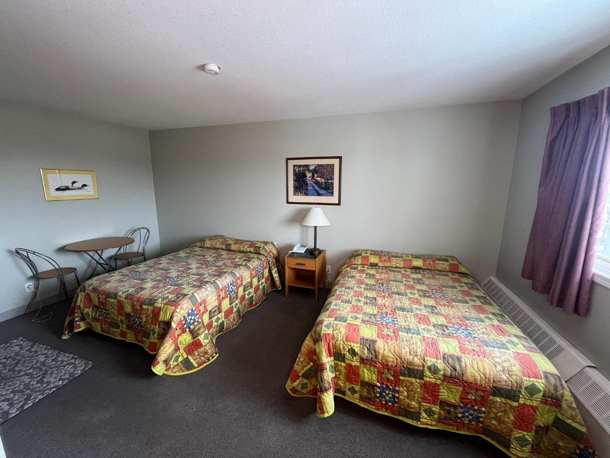 Raccoon Lodge Motel Sylvan Lake Phòng bức ảnh
