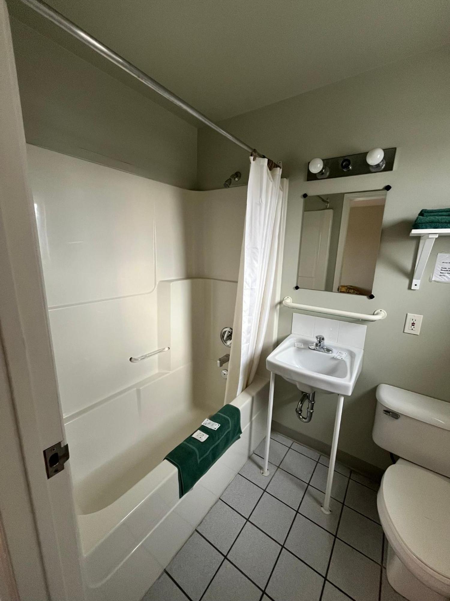 Raccoon Lodge Motel Sylvan Lake Phòng bức ảnh