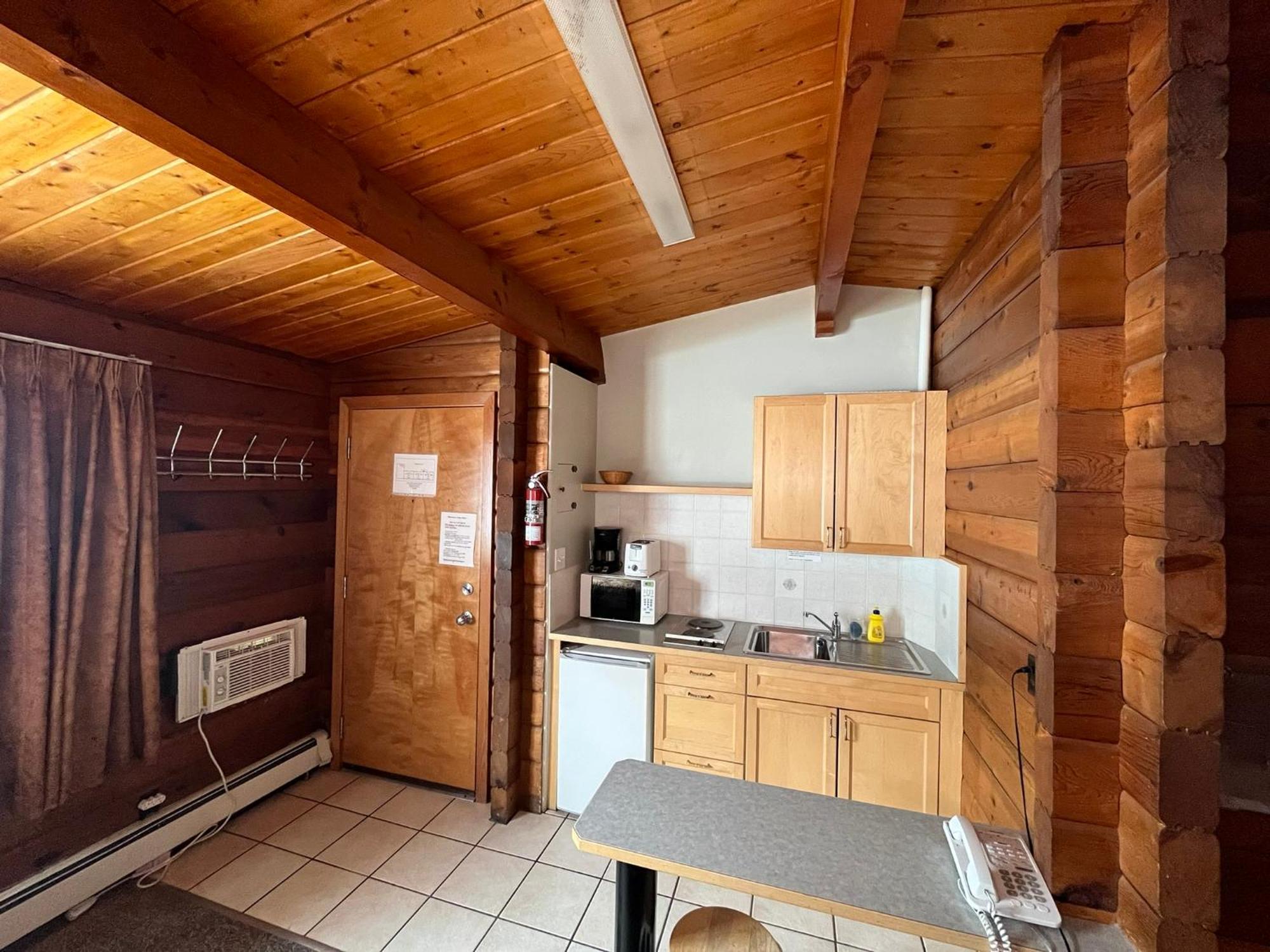 Raccoon Lodge Motel Sylvan Lake Ngoại thất bức ảnh