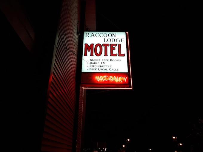 Raccoon Lodge Motel Sylvan Lake Ngoại thất bức ảnh