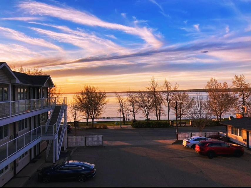 Raccoon Lodge Motel Sylvan Lake Ngoại thất bức ảnh
